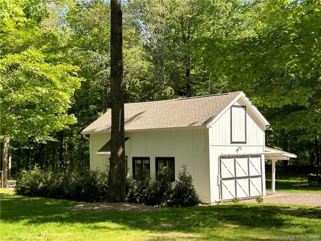 Lonetown Road, Redding, Connecticut - 1 Bedrooms  
1 Bathrooms  
4 Rooms - 