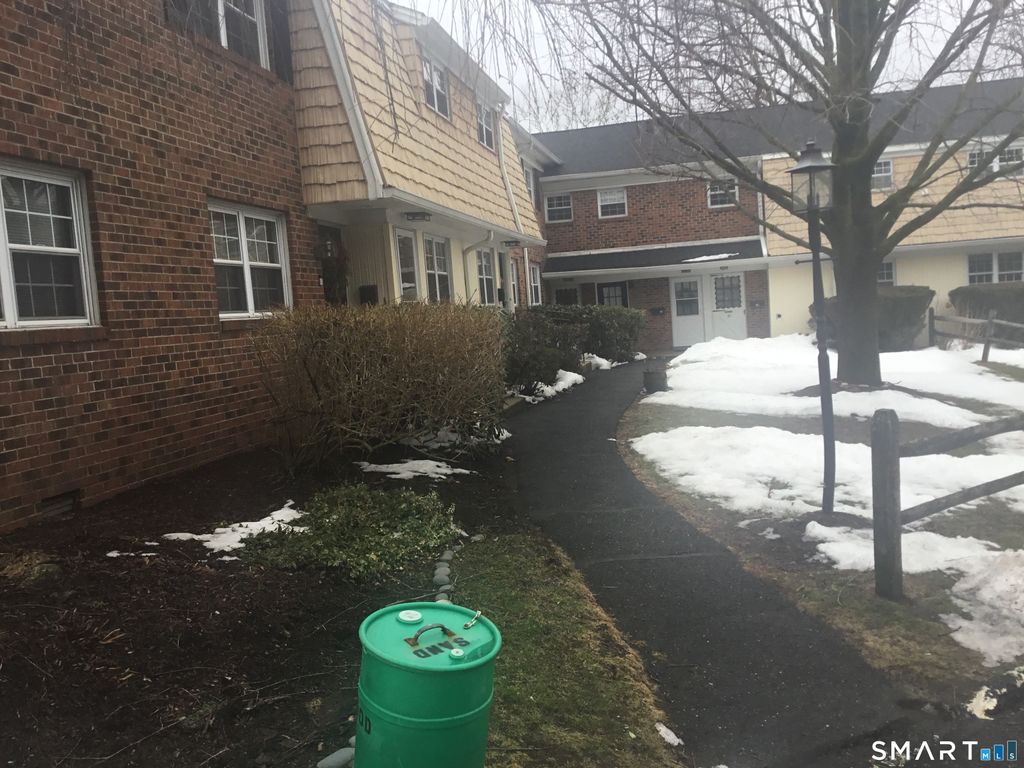 Photo of 245 Unquowa Road #APT 93, Fairfield, CT 06824 (MLS # 24158202)