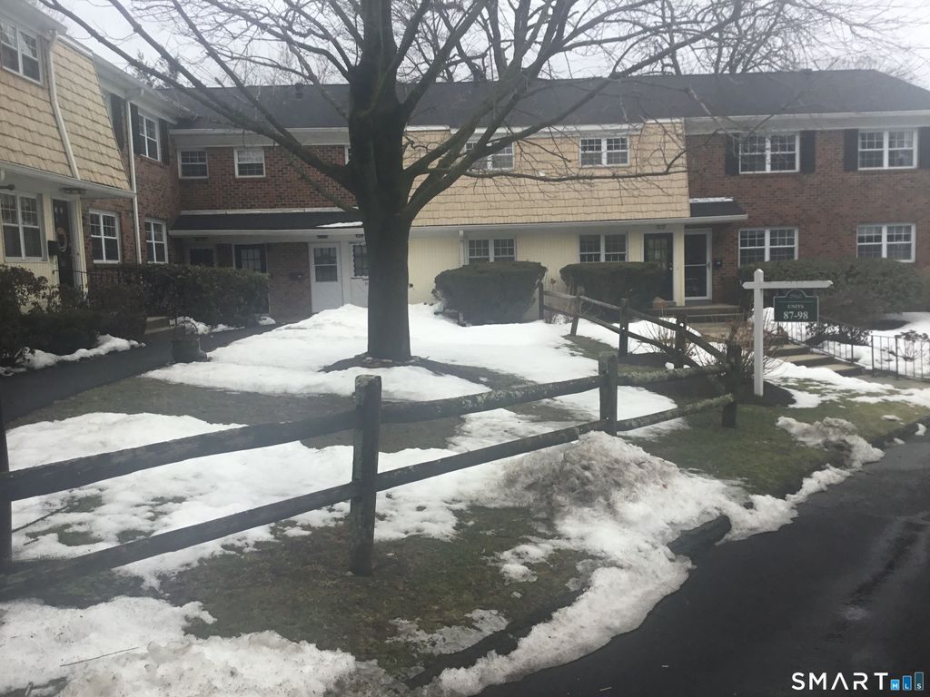 Photo of 245 Unquowa Road #APT 93, Fairfield, CT 06824 (MLS # 24158202)