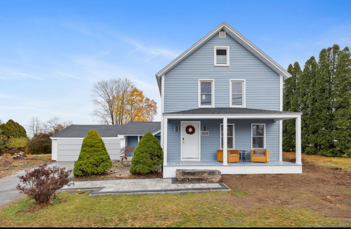 881 Vauxhall Street Extension, Waterford, Connecticut - 4 Bedrooms  
2 Bathrooms  
11 Rooms - 