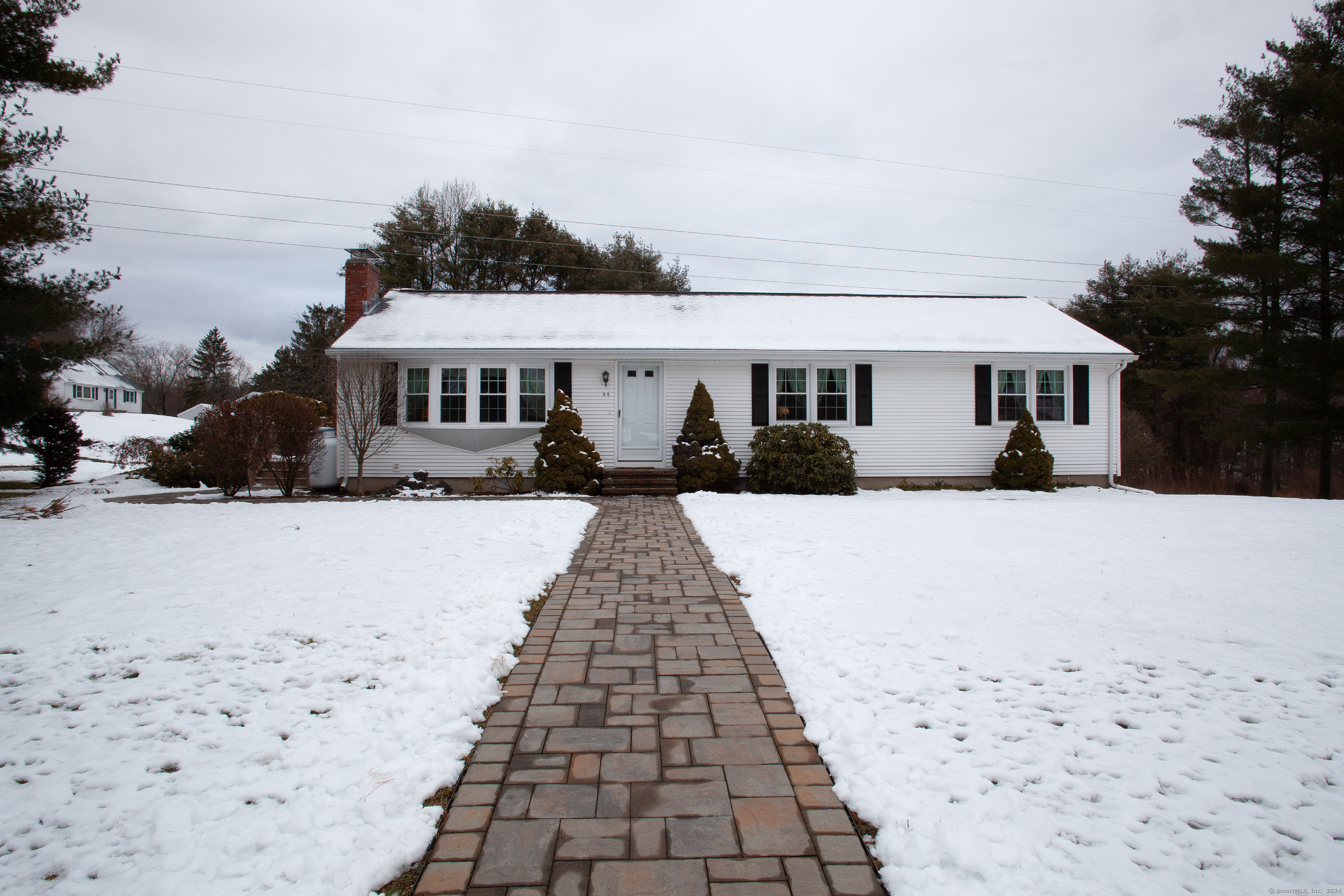 44 Alder Road, Simsbury, Connecticut - 3 Bedrooms  
2 Bathrooms  
6 Rooms - 