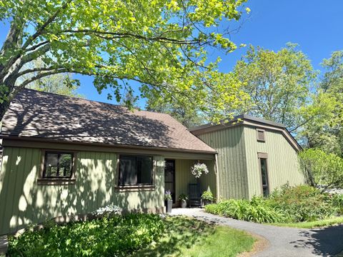 Condo For Sale - 740 Heritage Village #B<br/> Southbury, CT 06488