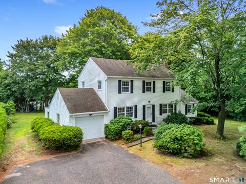 Homes For Sale - 129 Chesterfield Road<br/> East Lyme, CT 06333