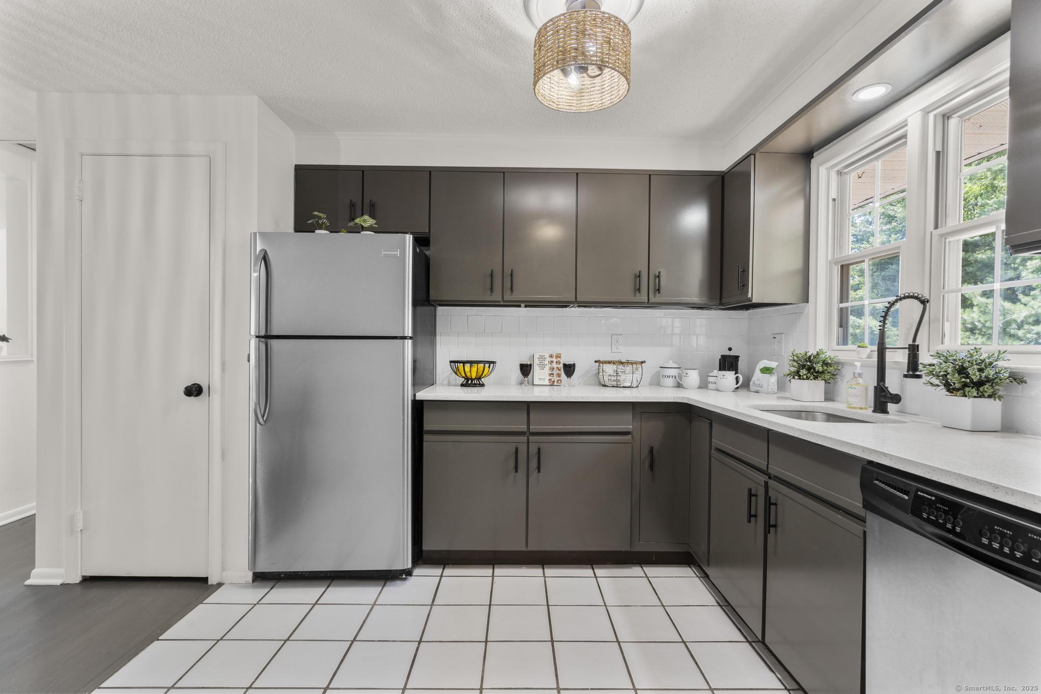 1789 Foxon Road APT 7B