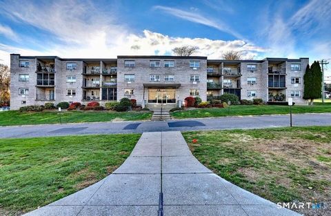 Condo For Sale - 308 Meadowside Road #APT 101<br/> Milford, CT 06460