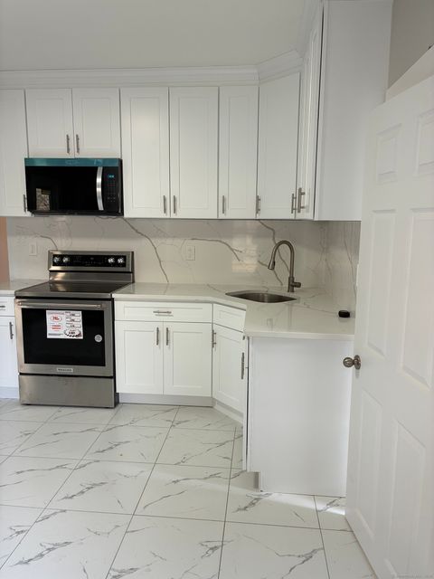 Photo of 26 Jefferson Avenue, New London, CT 06320 (MLS # 24135103)