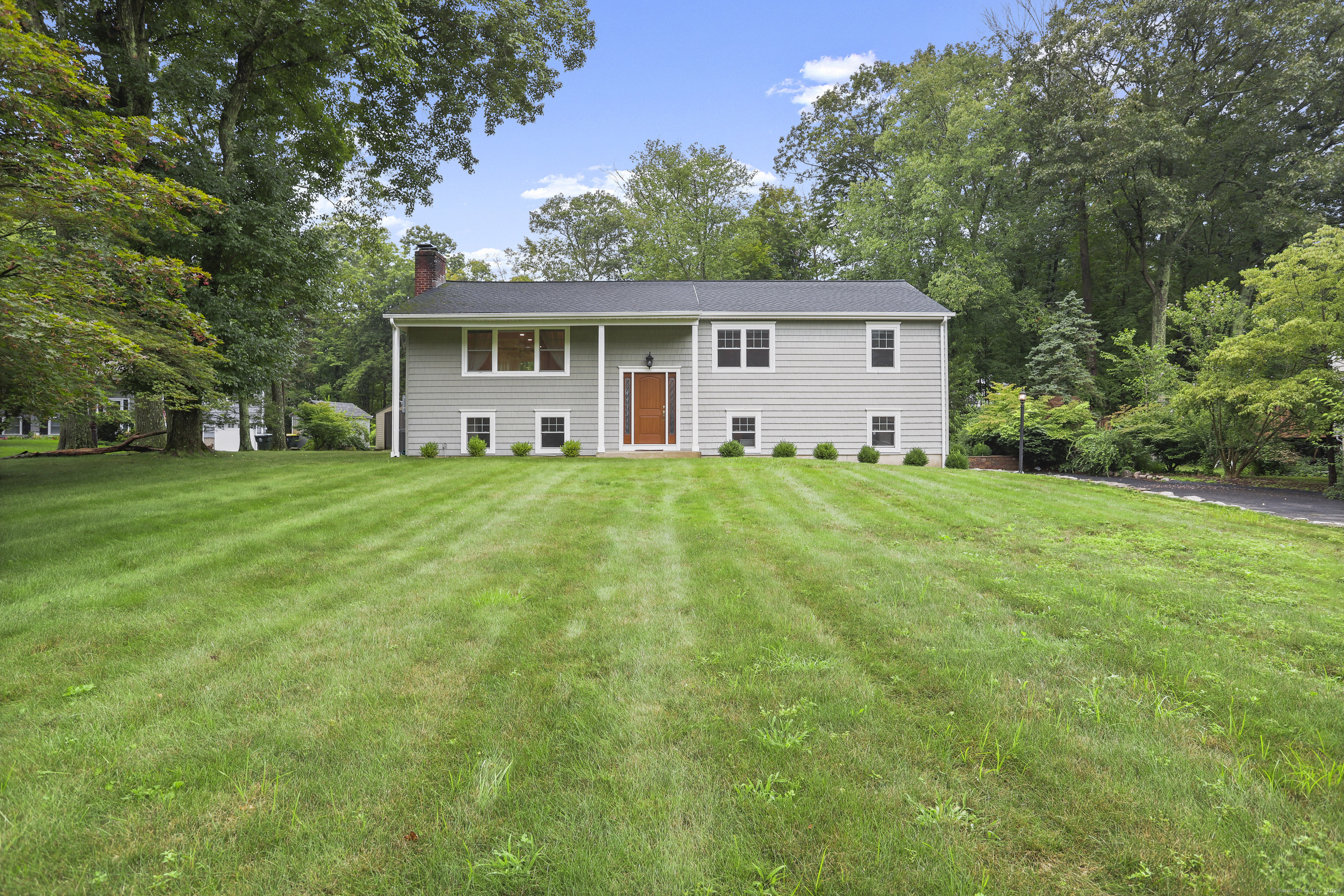 Rental Property at 9 Cranbury Woods Road, Norwalk, Connecticut - Bedrooms: 4 
Bathrooms: 3 
Rooms: 8  - $4,700 MO.