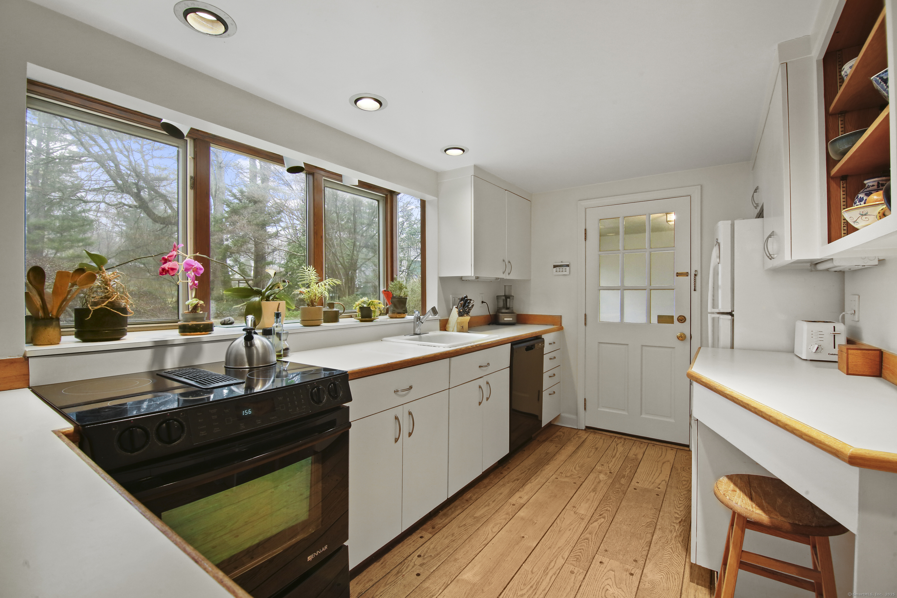 699 Mountain Road, West Hartford, Connecticut image 12