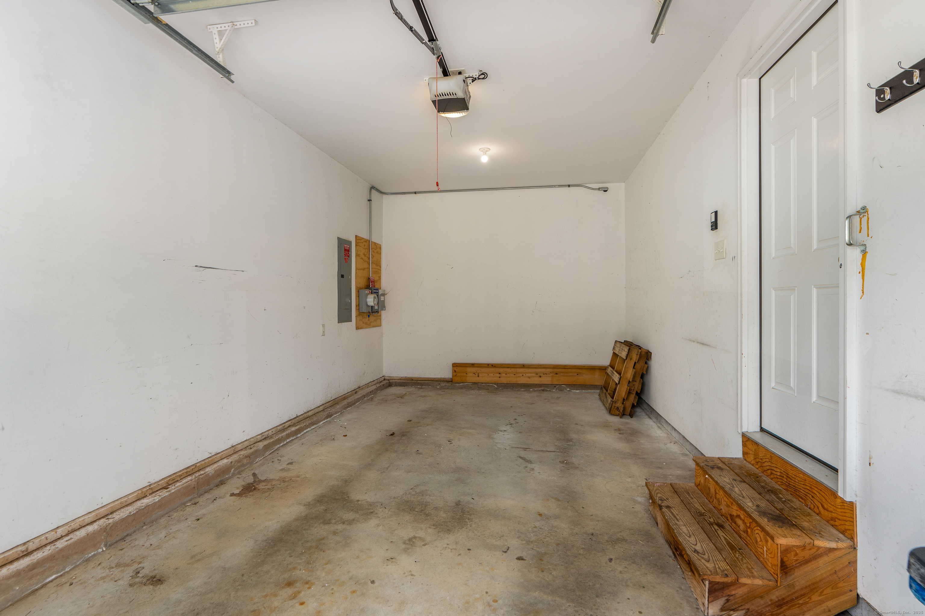 Vernon, Connecticut 06066, United States, 3 Bedrooms Bedrooms, ,2 BathroomsBathrooms,Residential,Coming Soon,175423