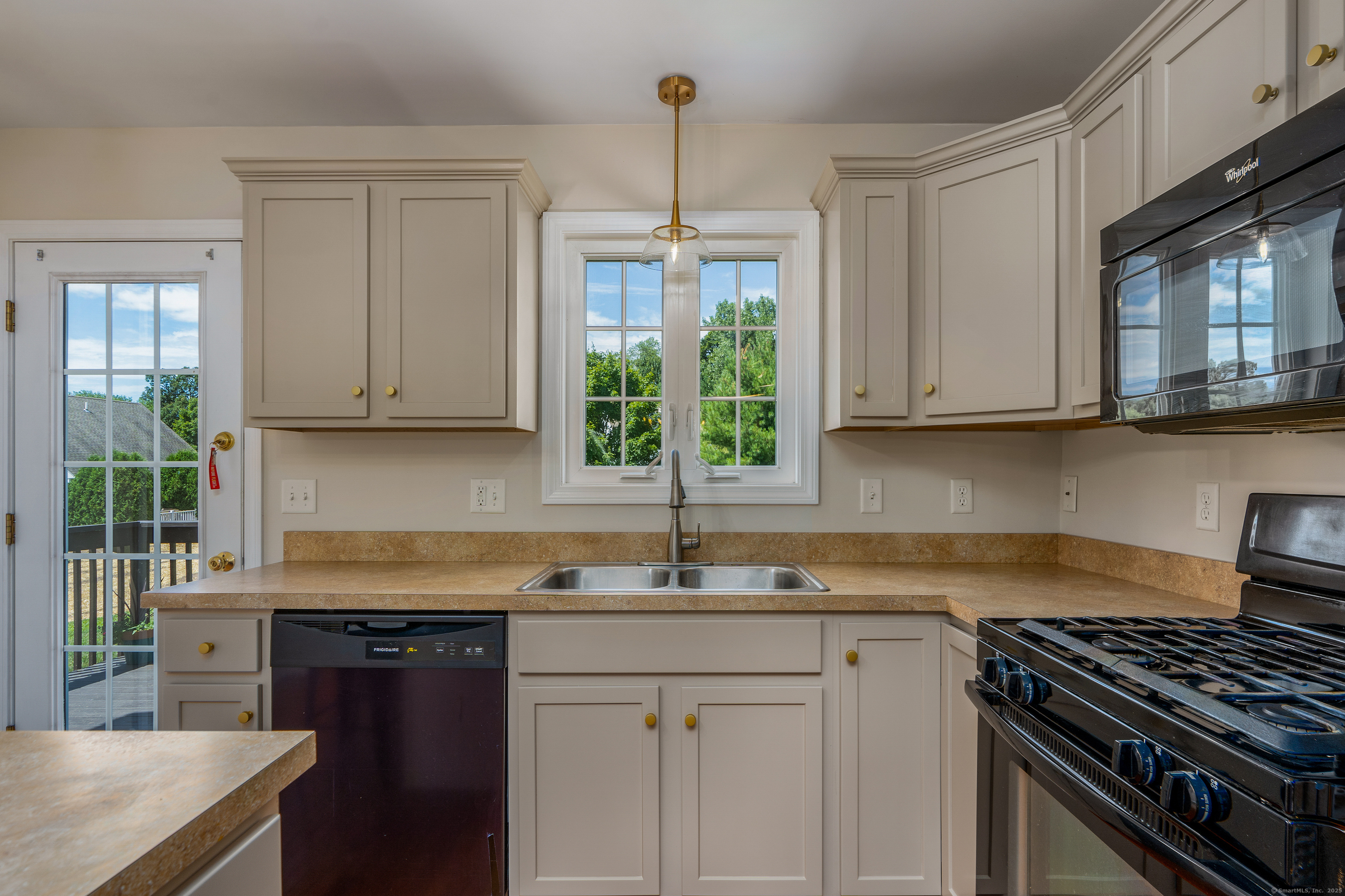 Vernon, Connecticut 06066, United States, 3 Bedrooms Bedrooms, ,2 BathroomsBathrooms,Residential,Coming Soon,175423