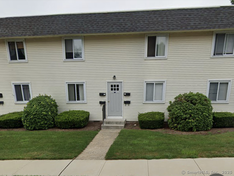 Russell Street Apt 10, Branford, Connecticut - 1 Bedrooms  
1 Bathrooms  
3 Rooms - 