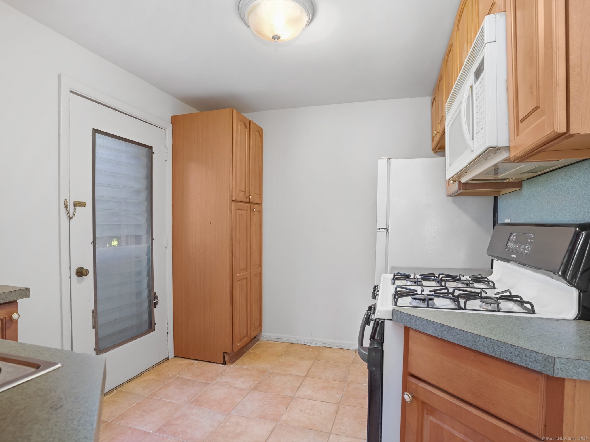 1078 E Main Street #APT 1, Stamford, Connecticut image 7