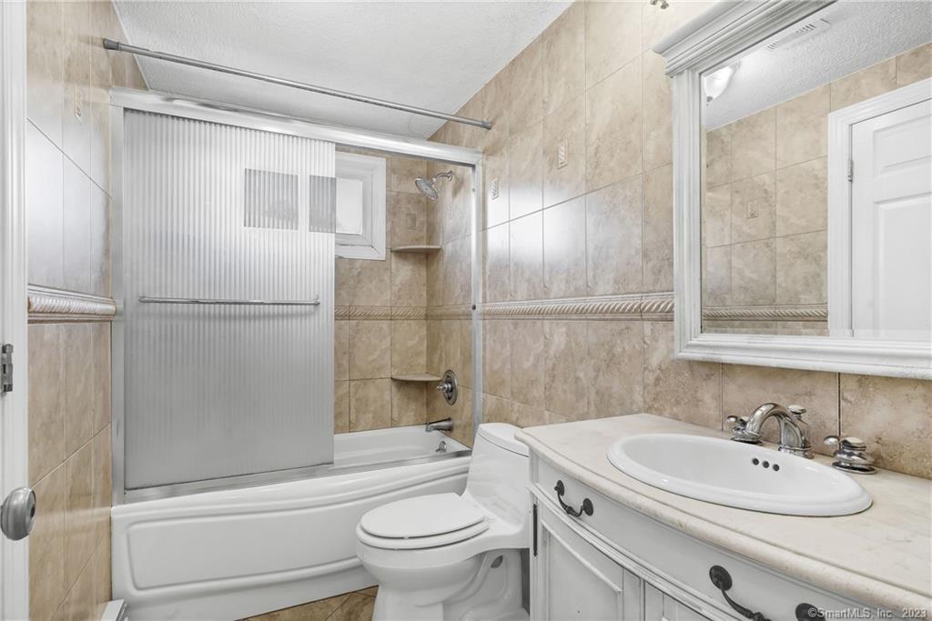 New Britain, Connecticut 06053, United States, 3 Bedrooms Bedrooms, ,2 BathroomsBathrooms,Residential,Active,178840