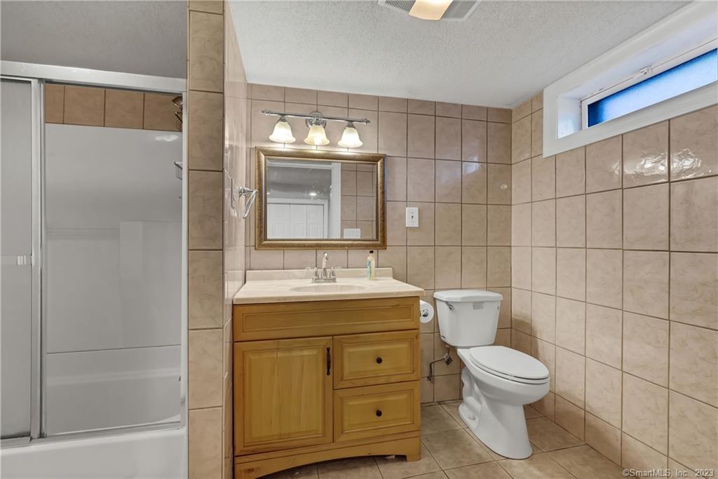 New Britain, Connecticut 06053, United States, 3 Bedrooms Bedrooms, ,2 BathroomsBathrooms,Residential,Active,178840