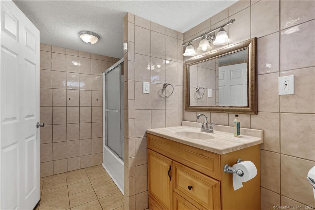 New Britain, Connecticut 06053, United States, 3 Bedrooms Bedrooms, ,2 BathroomsBathrooms,Residential,Active,178840