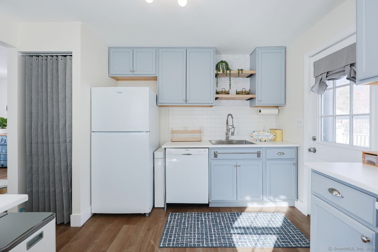 15 Midway Oval, Groton, Connecticut image 5