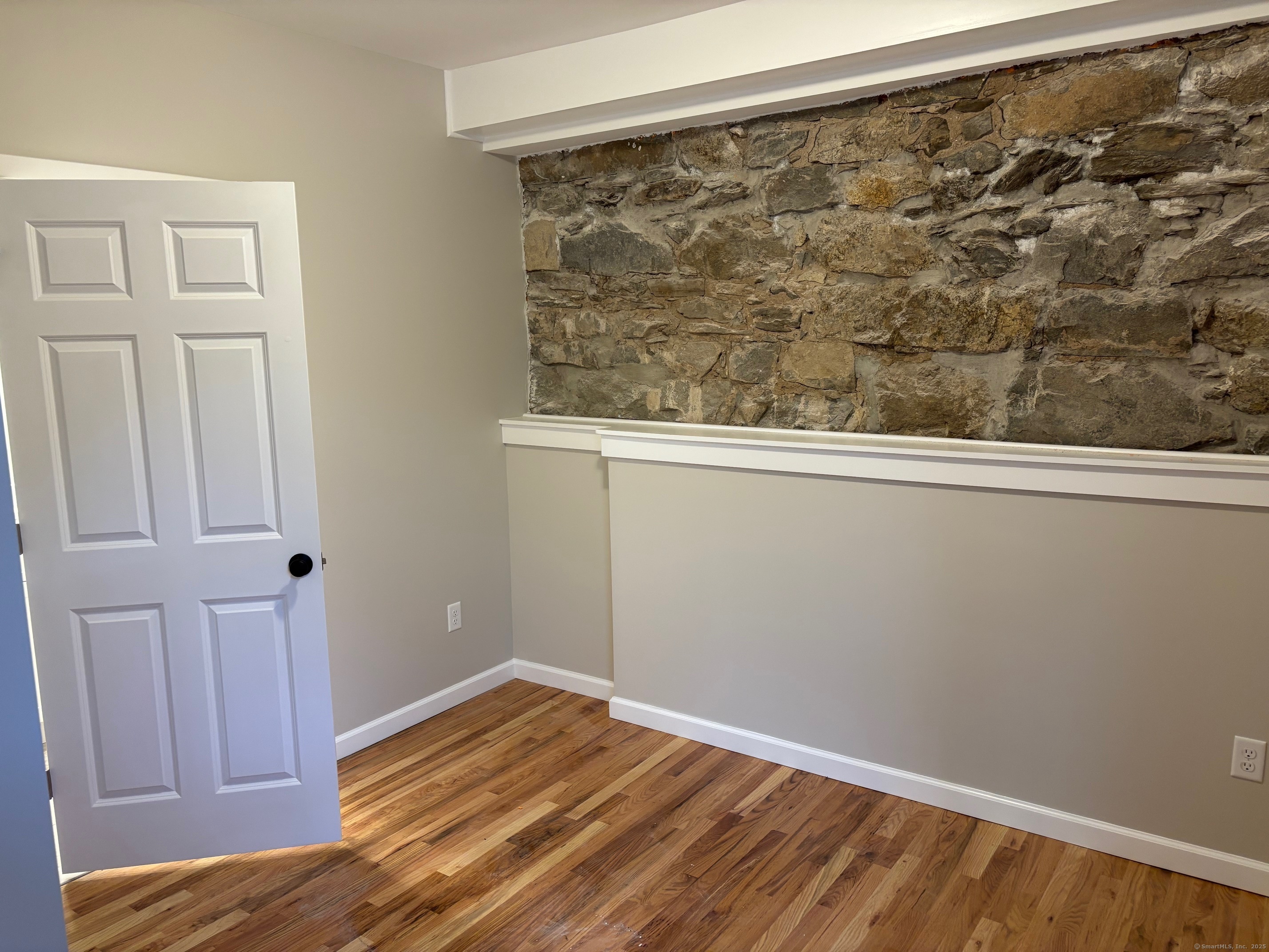 23 Main Street 2 - The Burton Suite