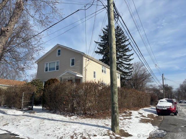 Fiske Avenue  2, Bridgeport, Connecticut - 3 Bedrooms  
1 Bathrooms  
6 Rooms - 