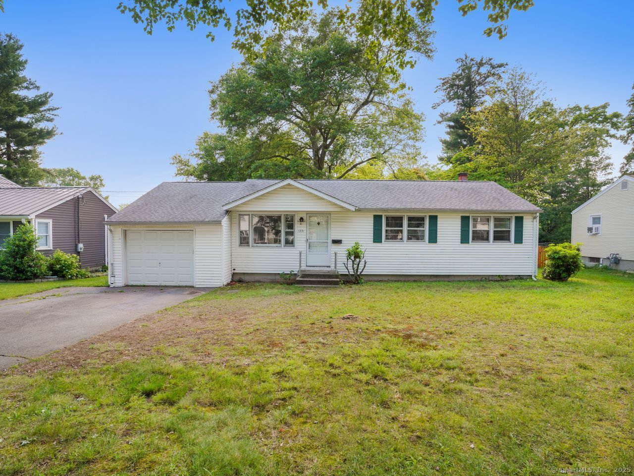 Property for Sale at Mill Plain Road, Fairfield, Connecticut - Bedrooms: 3 
Bathrooms: 1 
Rooms: 5  - $489,000