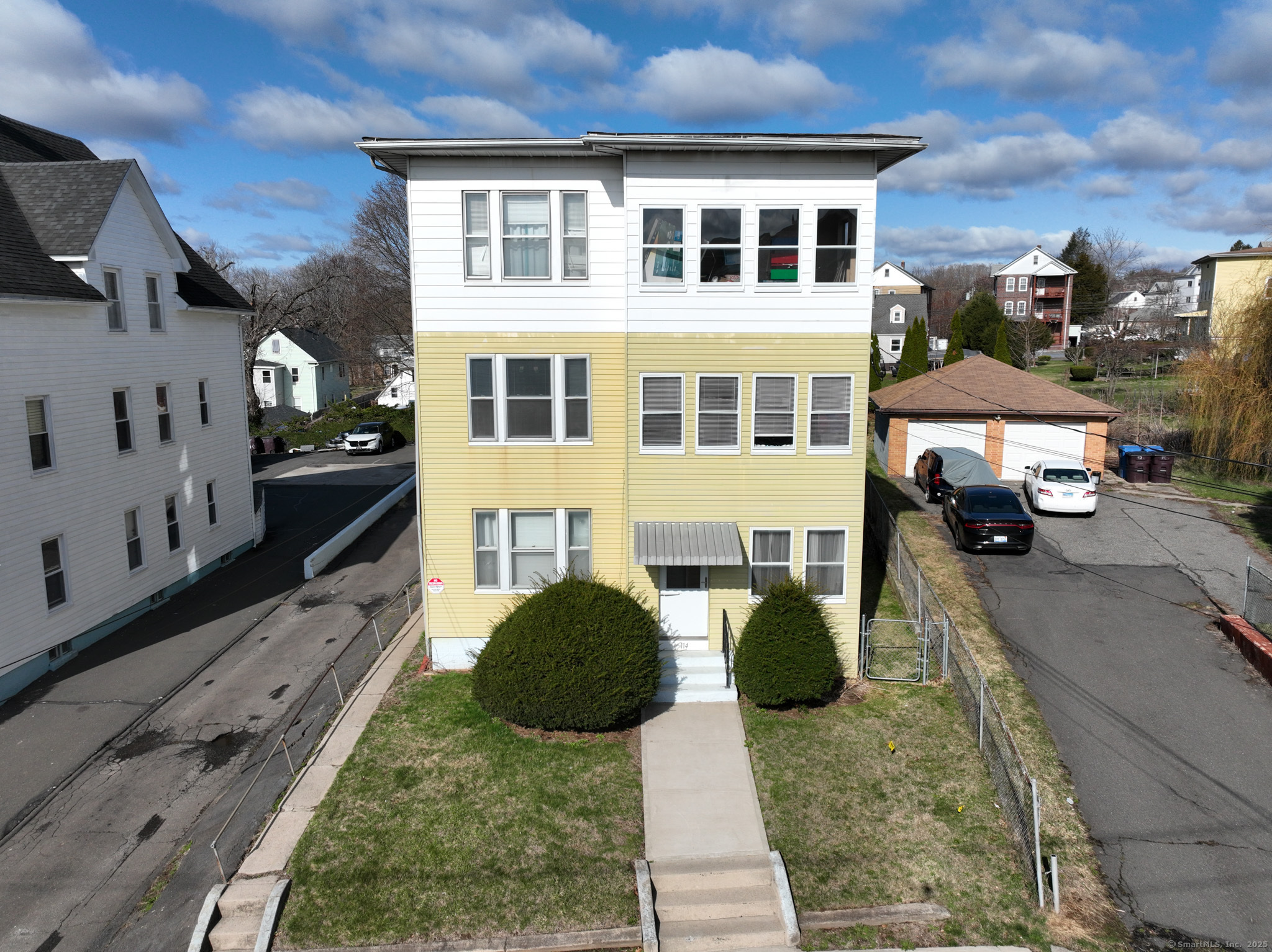 Cleveland Street, New Britain, Connecticut - 6 Bedrooms  
3 Bathrooms  
12 Rooms - 