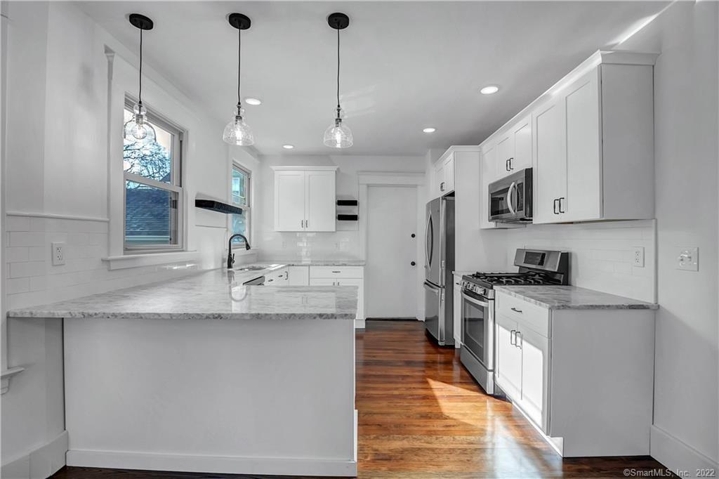 Elm Street 1, New Haven, Connecticut - 2 Bedrooms  
1 Bathrooms  
5 Rooms - 