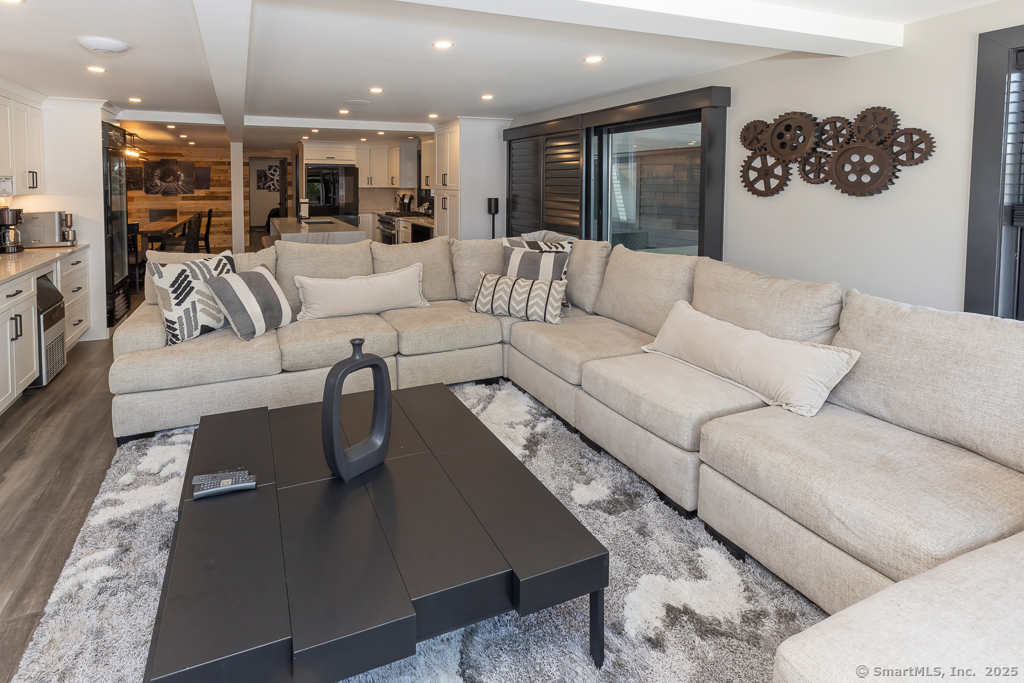 48 Swan Avenue