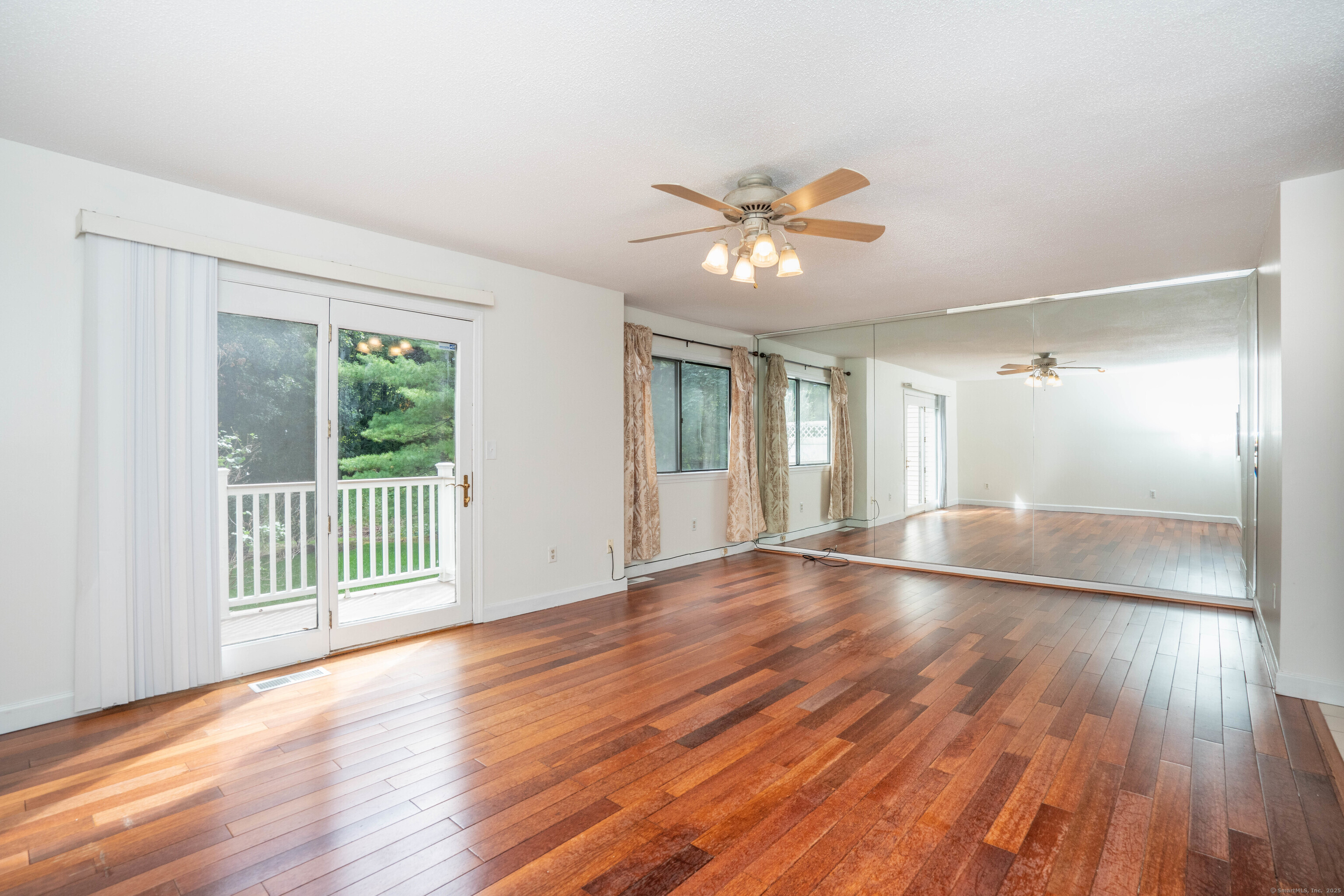 Newington, Connecticut 06111, United States, 2 Bedrooms Bedrooms, ,3 BathroomsBathrooms,Residential,Active,218135