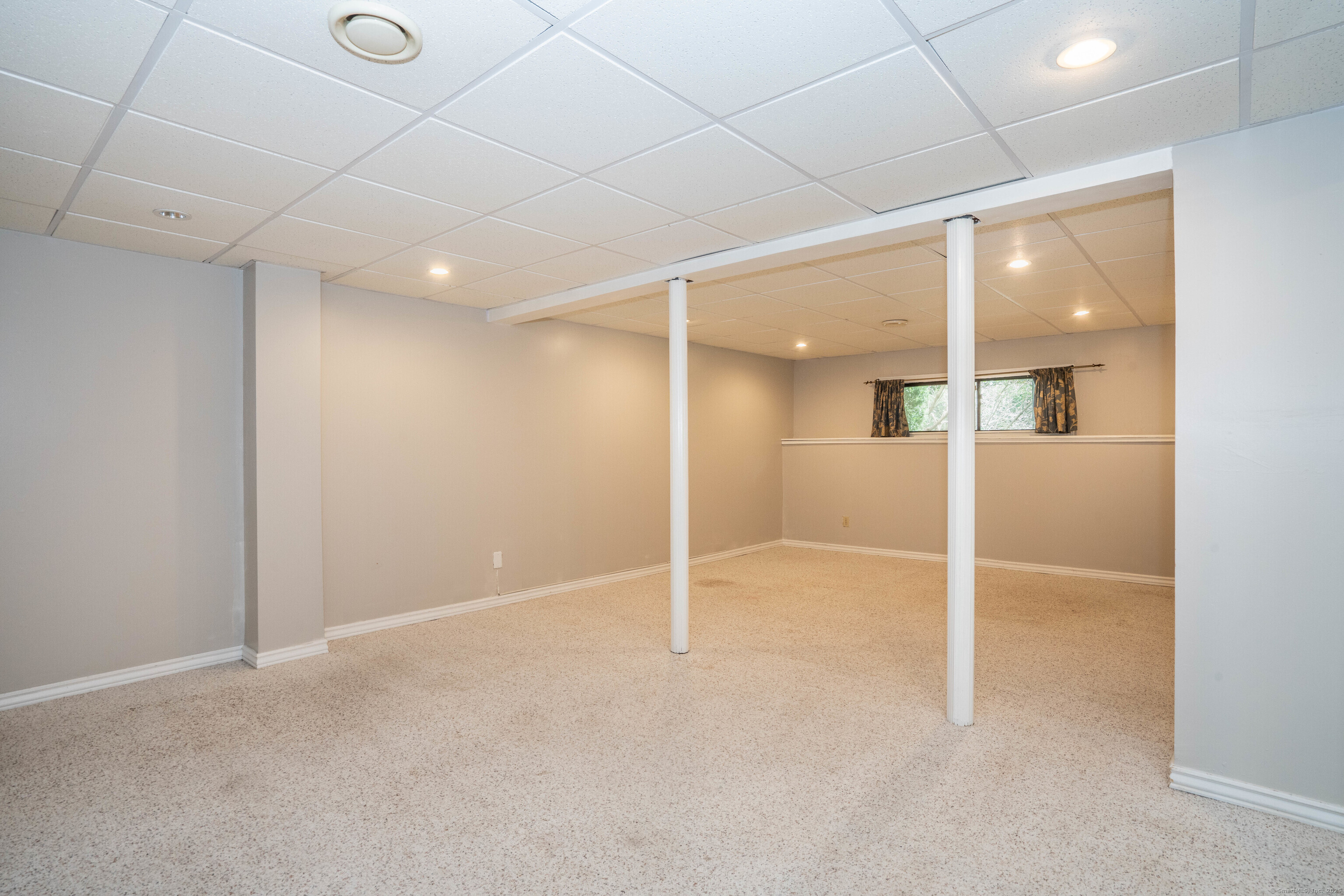 Newington, Connecticut 06111, United States, 2 Bedrooms Bedrooms, ,3 BathroomsBathrooms,Residential,Active,218135