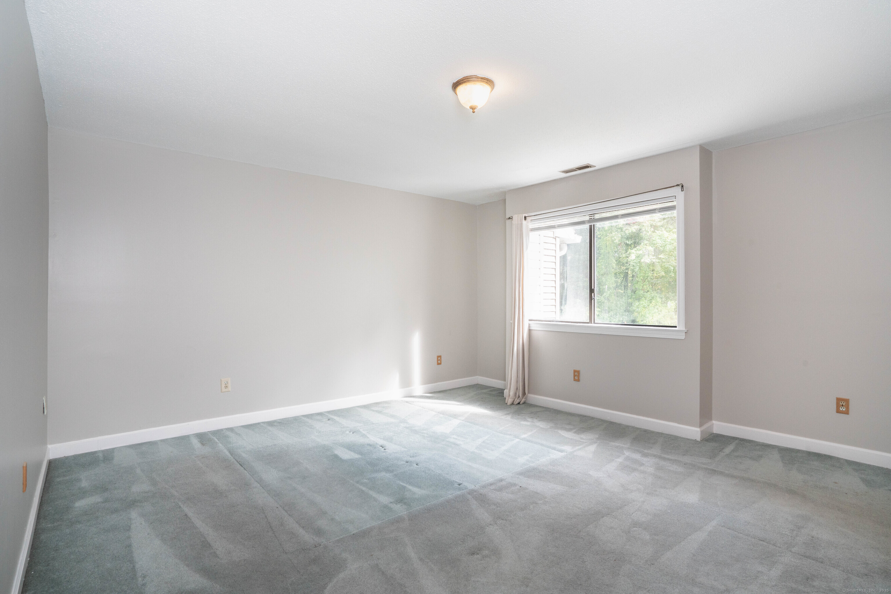 Newington, Connecticut 06111, United States, 2 Bedrooms Bedrooms, ,3 BathroomsBathrooms,Residential,Active,218135