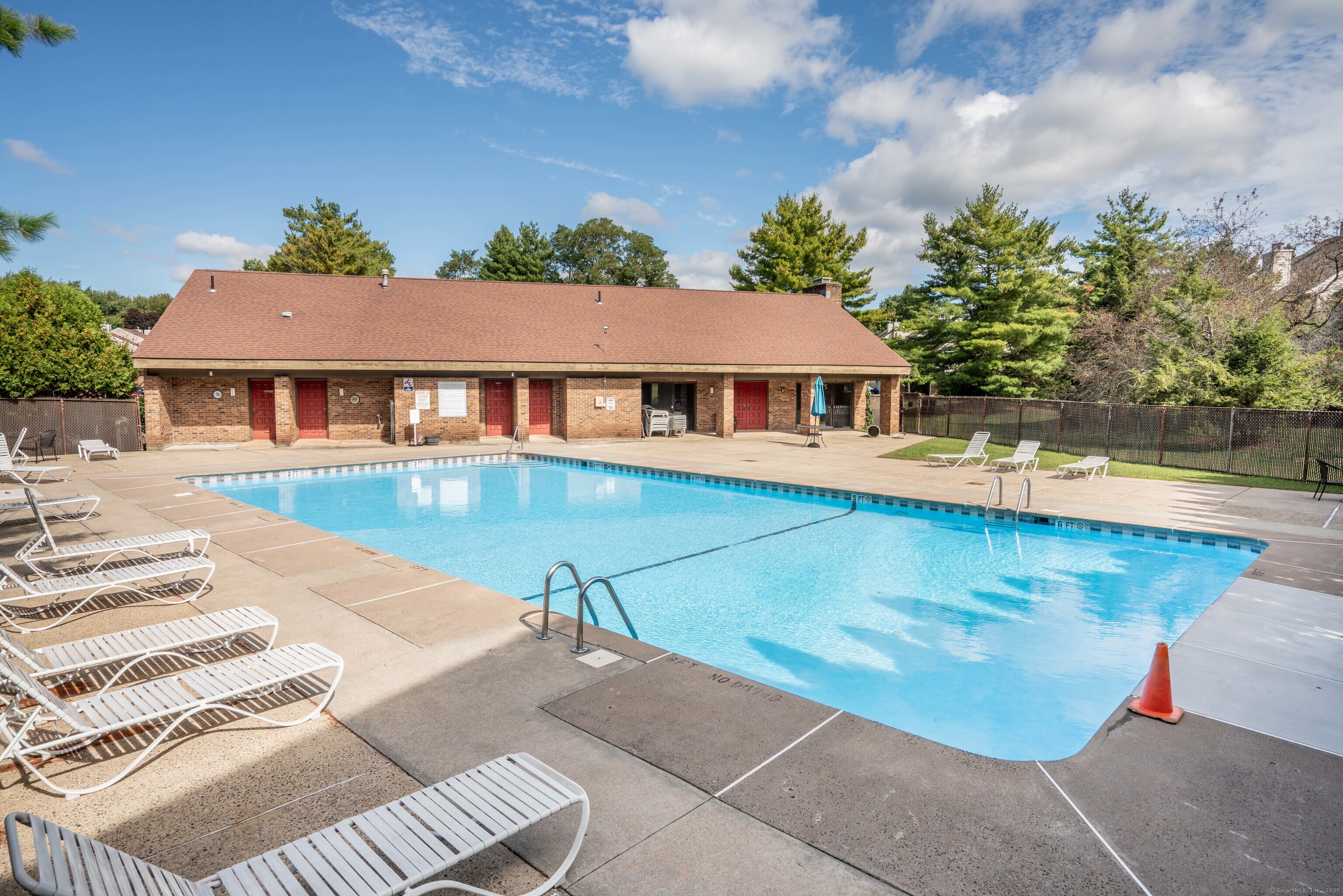 Newington, Connecticut 06111, United States, 2 Bedrooms Bedrooms, ,3 BathroomsBathrooms,Residential,Active,218135