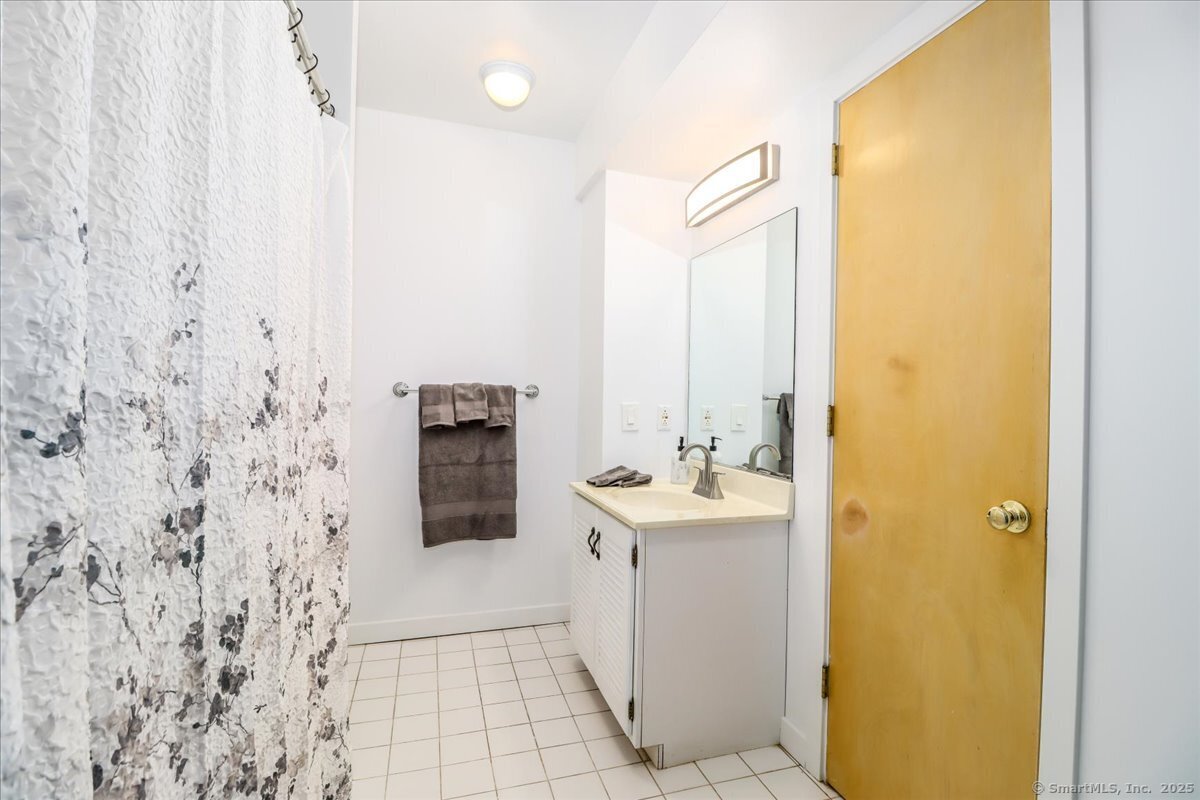 Stamford, Connecticut 06903, United States, 4 Bedrooms Bedrooms, ,4 BathroomsBathrooms,Residential,Active,190242