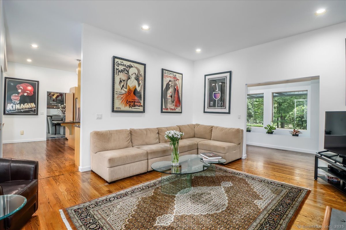 Stamford, Connecticut 06903, United States, 4 Bedrooms Bedrooms, ,4 BathroomsBathrooms,Residential,Active,190242