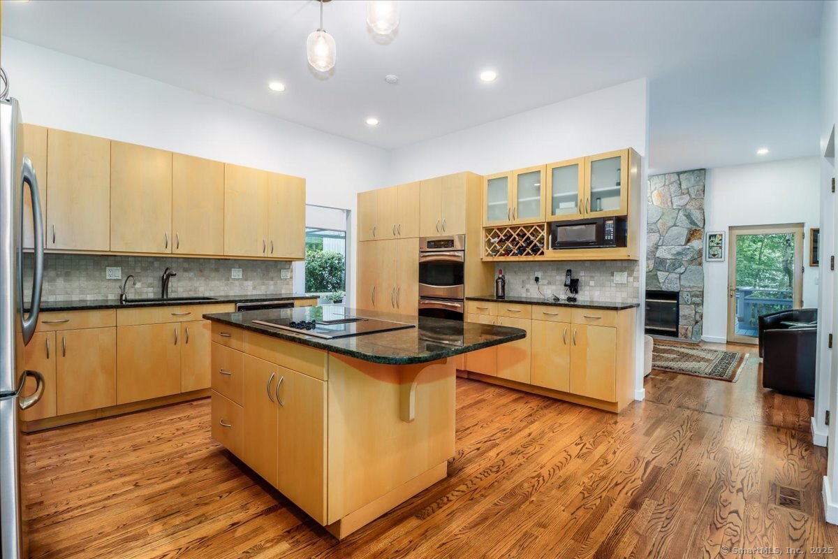 Stamford, Connecticut 06903, United States, 4 Bedrooms Bedrooms, ,4 BathroomsBathrooms,Residential,Active,190242