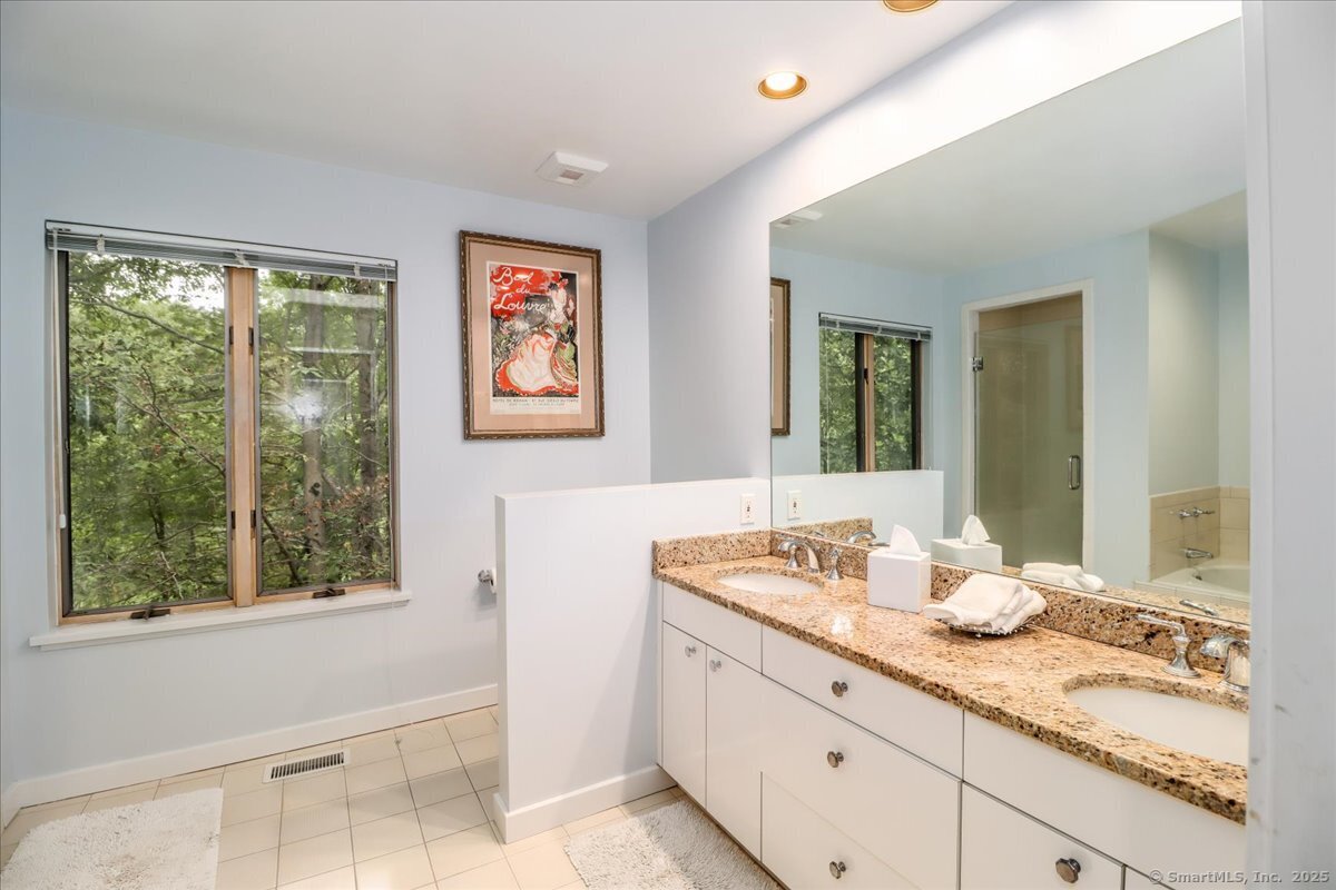 Stamford, Connecticut 06903, United States, 4 Bedrooms Bedrooms, ,4 BathroomsBathrooms,Residential,Active,190242