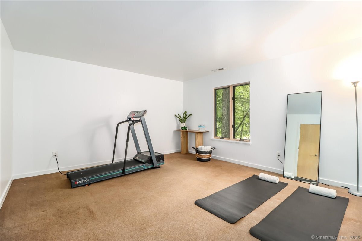 Stamford, Connecticut 06903, United States, 4 Bedrooms Bedrooms, ,4 BathroomsBathrooms,Residential,Active,190242