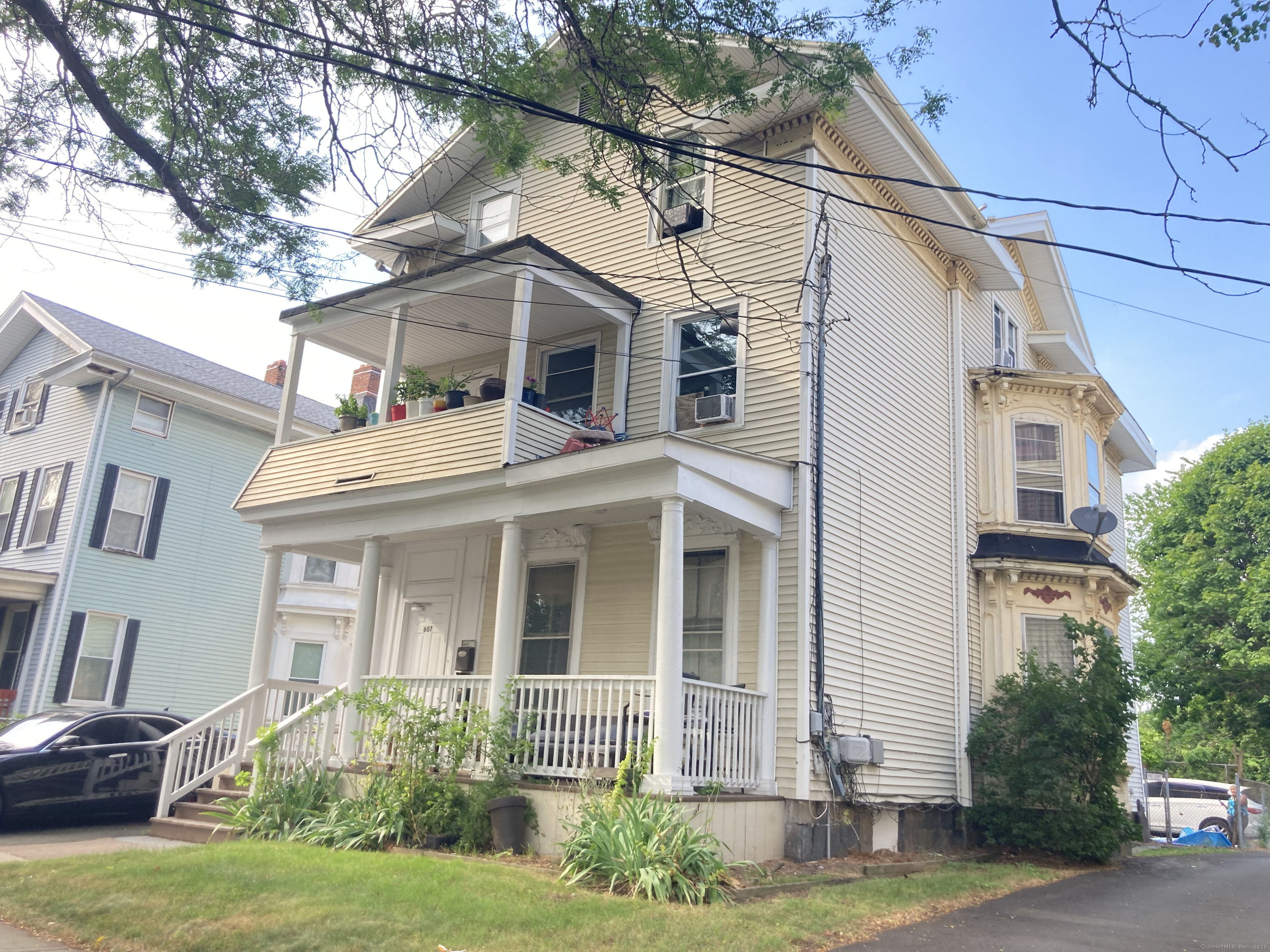 607 Elm Street