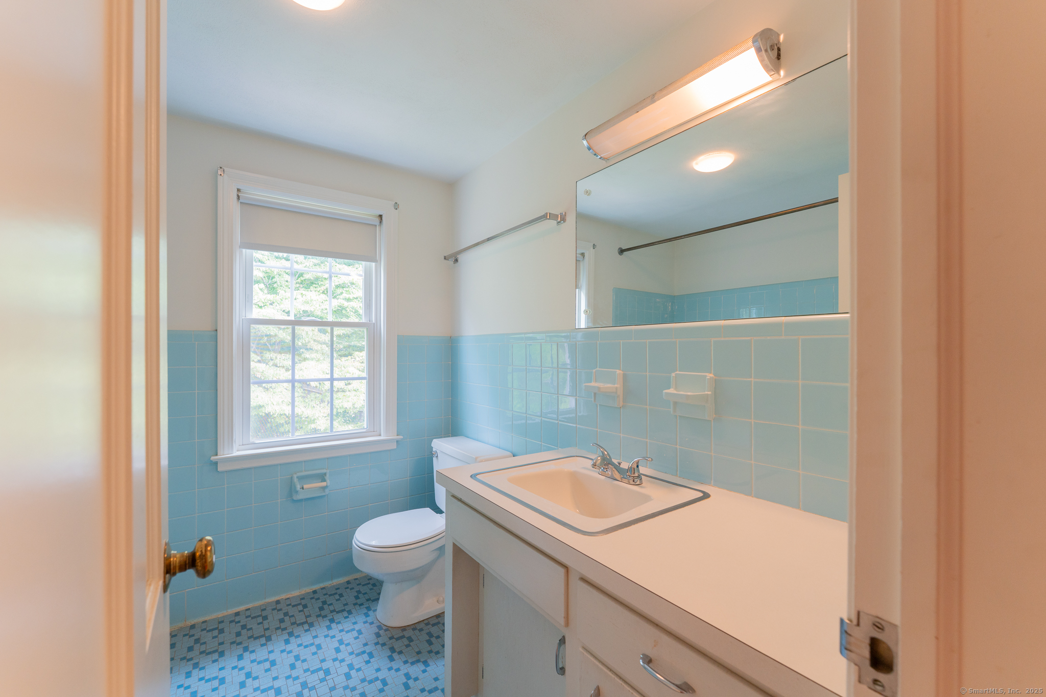 West Hartford, Connecticut 06107, United States, 4 Bedrooms Bedrooms, ,3 BathroomsBathrooms,Residential,Pending,206144