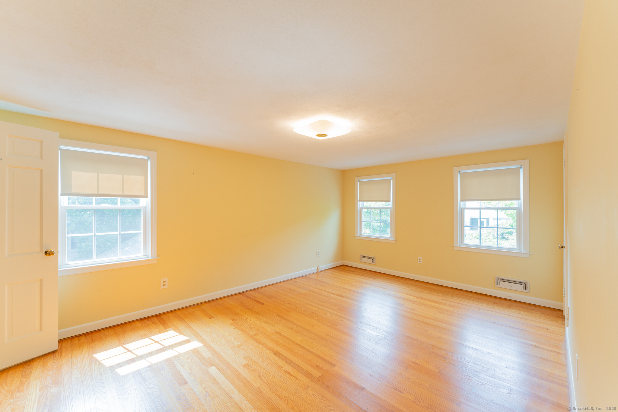 West Hartford, Connecticut 06107, United States, 4 Bedrooms Bedrooms, ,3 BathroomsBathrooms,Residential,Pending,206144