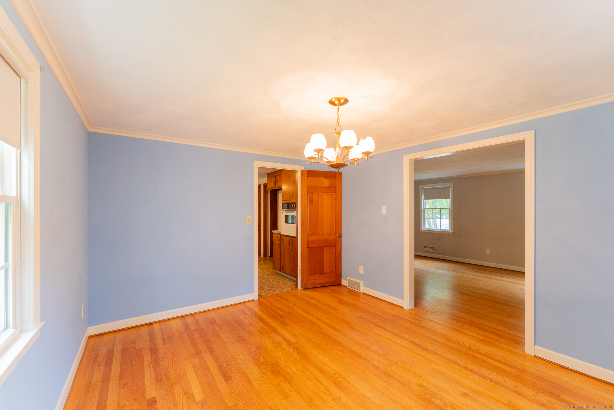 West Hartford, Connecticut 06107, United States, 4 Bedrooms Bedrooms, ,3 BathroomsBathrooms,Residential,Pending,206144