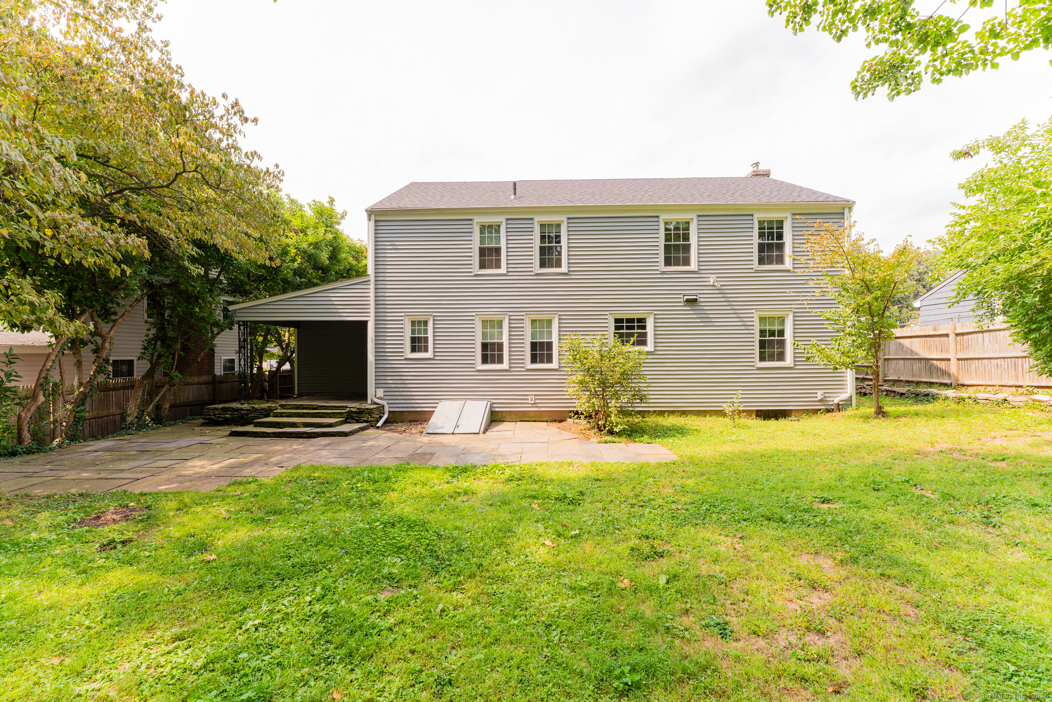 West Hartford, Connecticut 06107, United States, 4 Bedrooms Bedrooms, ,3 BathroomsBathrooms,Residential,Pending,206144