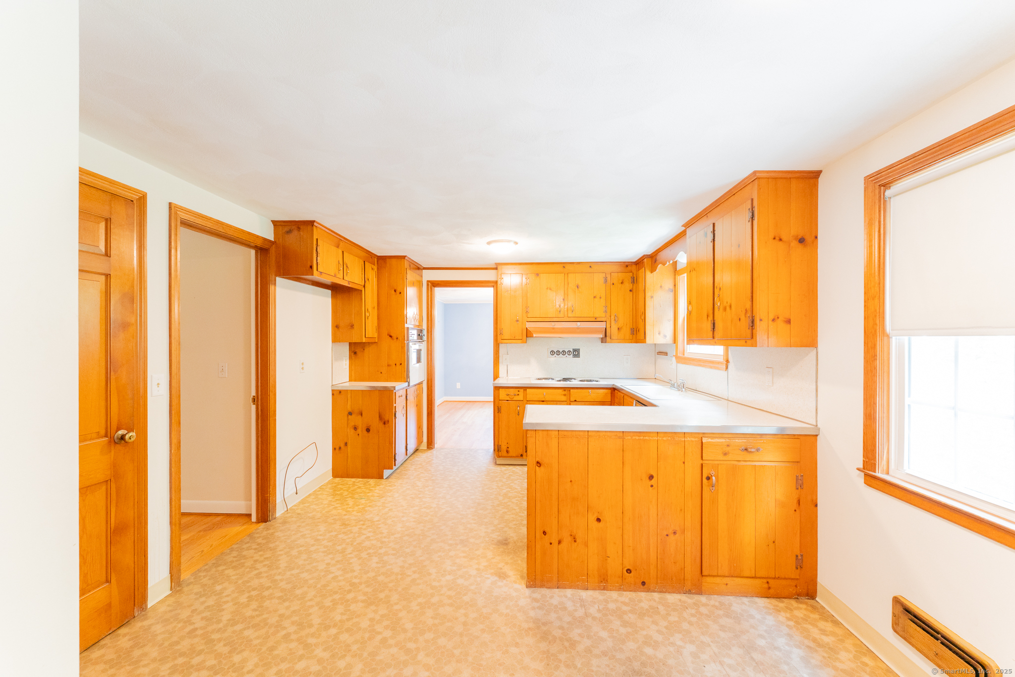 West Hartford, Connecticut 06107, United States, 4 Bedrooms Bedrooms, ,3 BathroomsBathrooms,Residential,Pending,206144