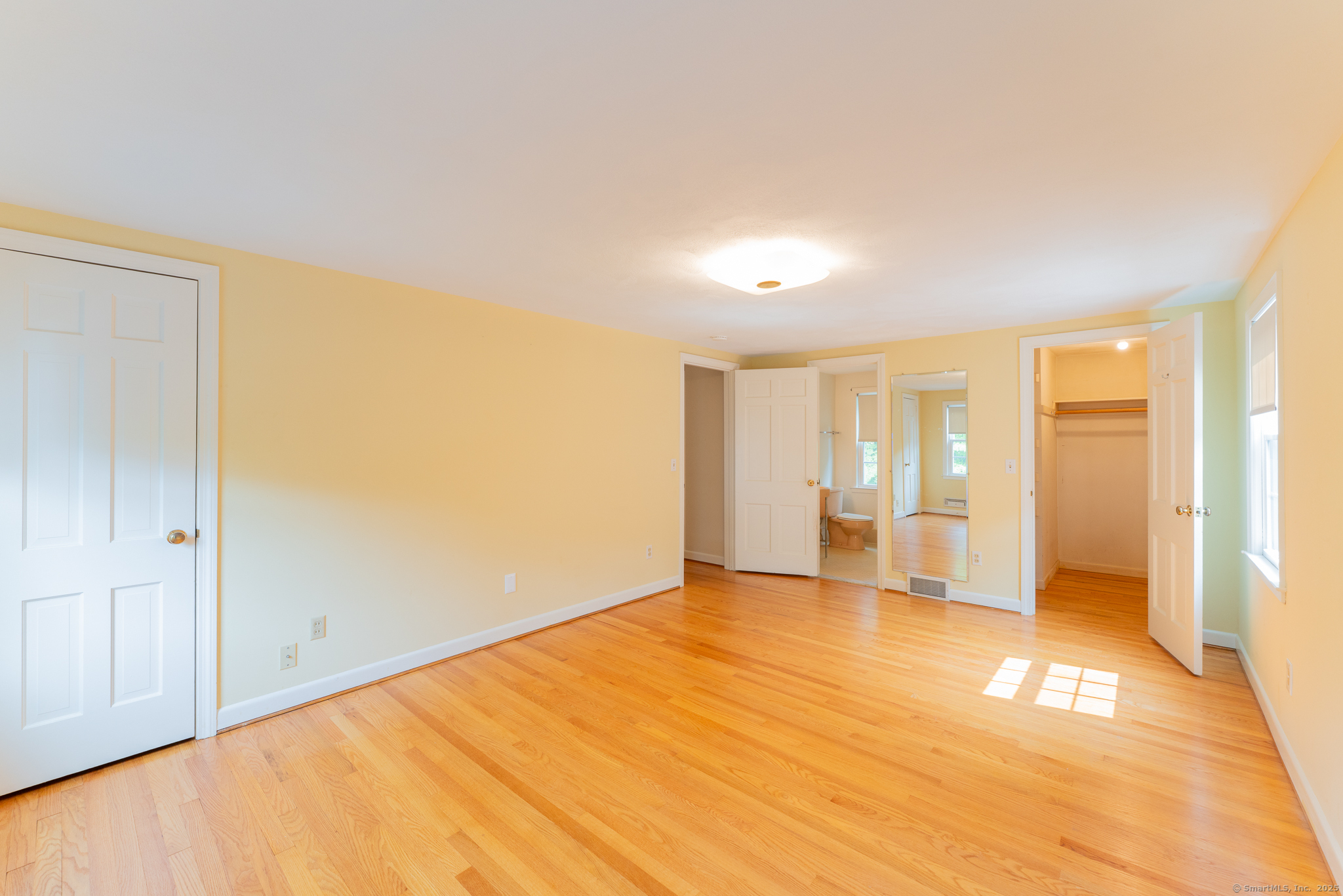 West Hartford, Connecticut 06107, United States, 4 Bedrooms Bedrooms, ,3 BathroomsBathrooms,Residential,Pending,206144