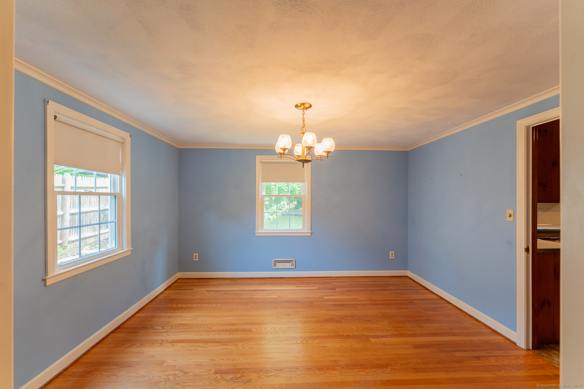 West Hartford, Connecticut 06107, United States, 4 Bedrooms Bedrooms, ,3 BathroomsBathrooms,Residential,Pending,206144