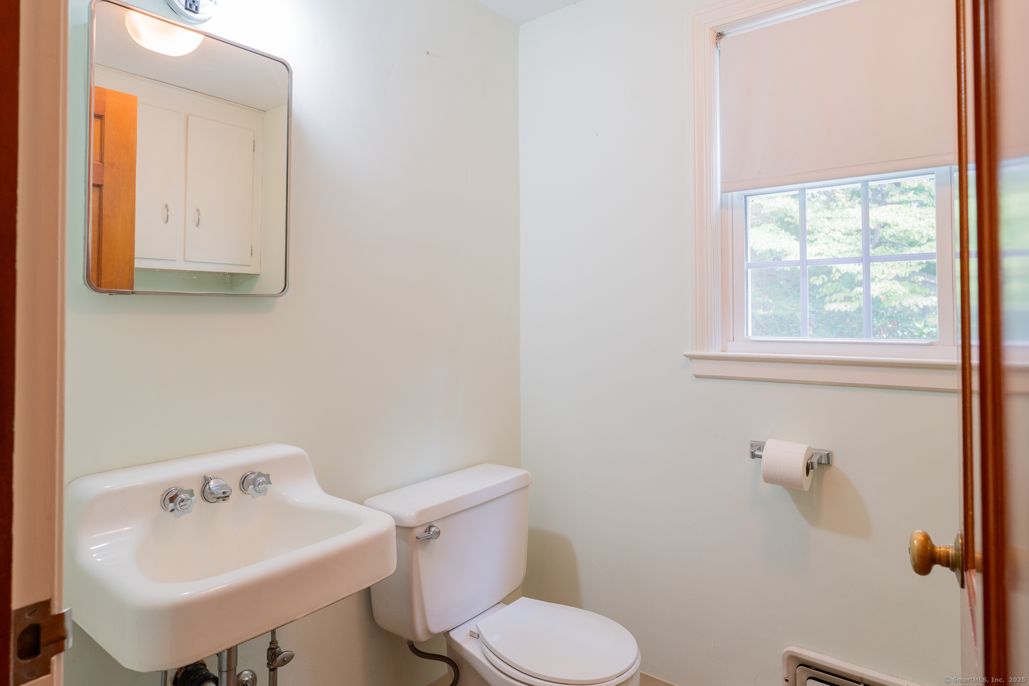 West Hartford, Connecticut 06107, United States, 4 Bedrooms Bedrooms, ,3 BathroomsBathrooms,Residential,Pending,206144