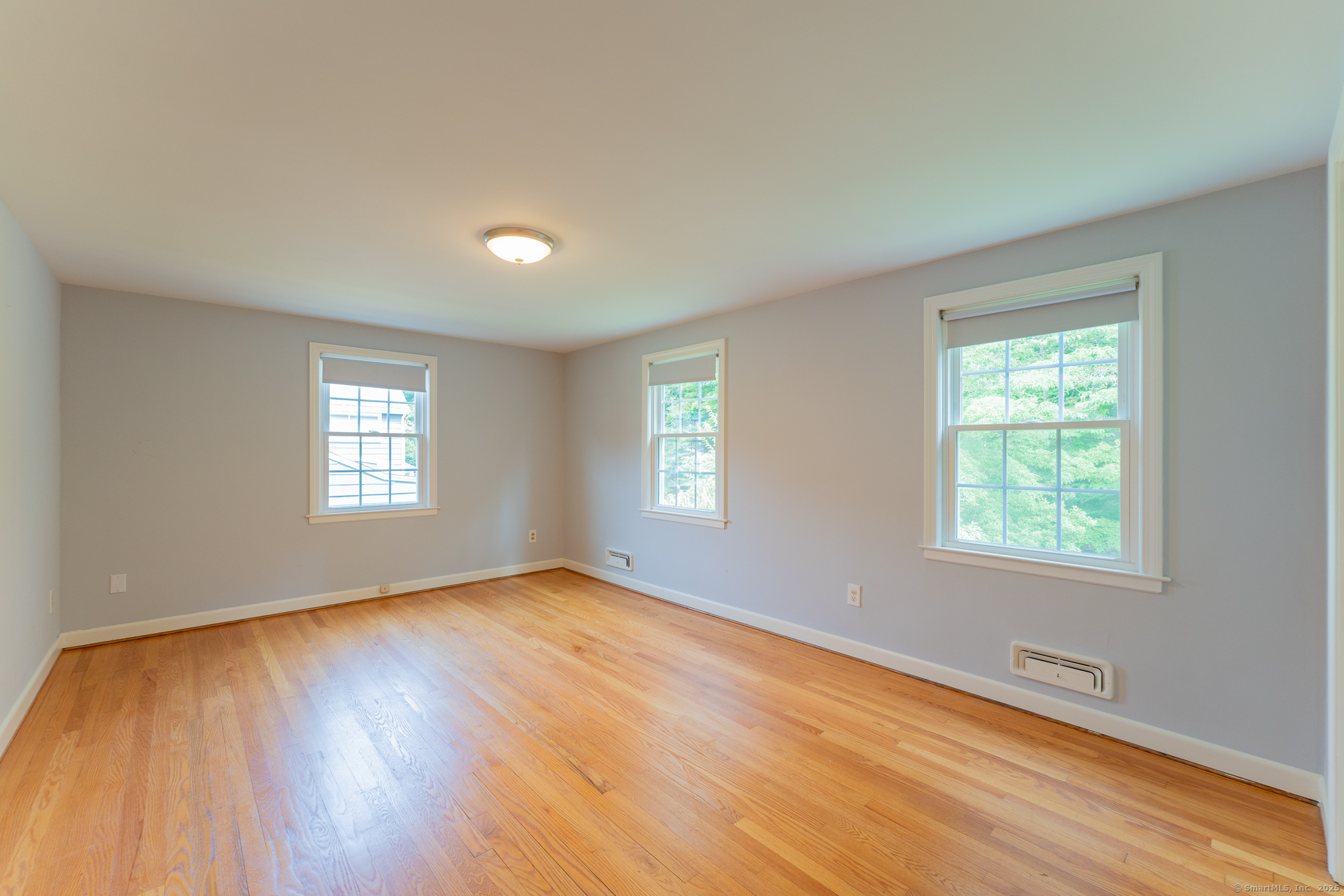 West Hartford, Connecticut 06107, United States, 4 Bedrooms Bedrooms, ,3 BathroomsBathrooms,Residential,Pending,206144