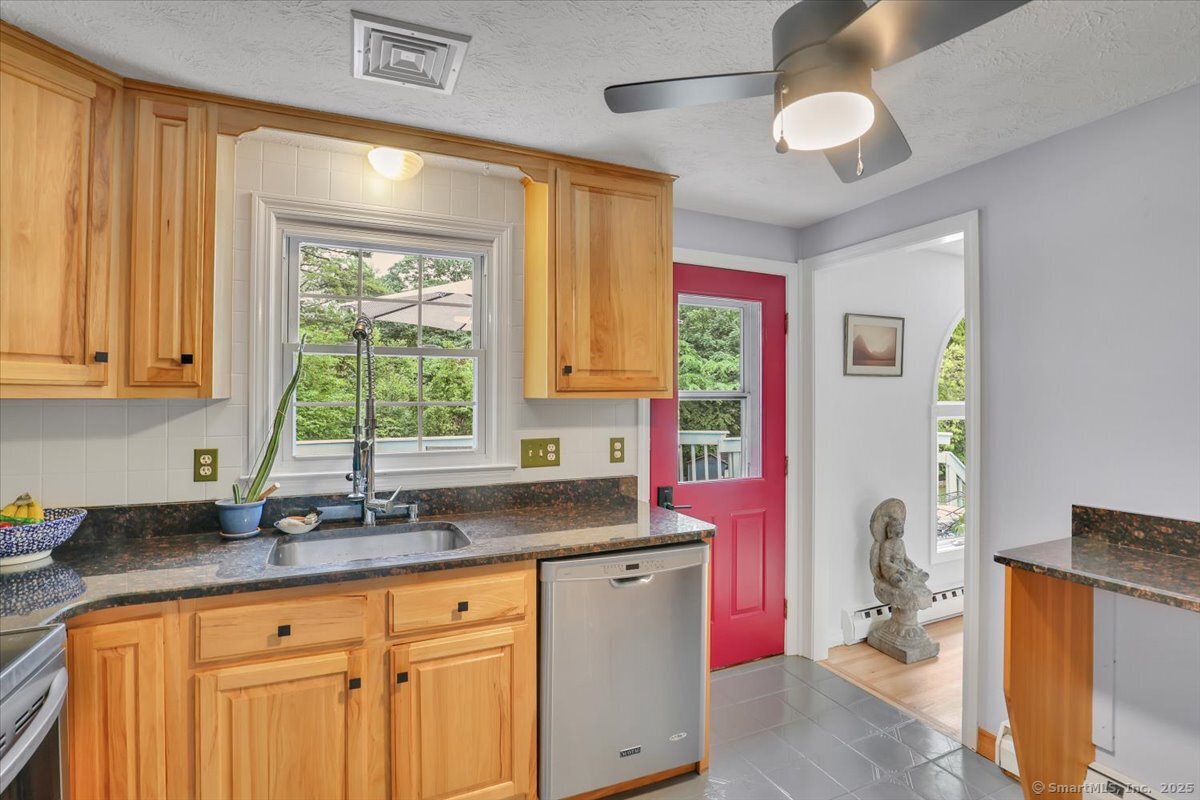 41 Blueberry Circle, Ellington, Connecticut image 9