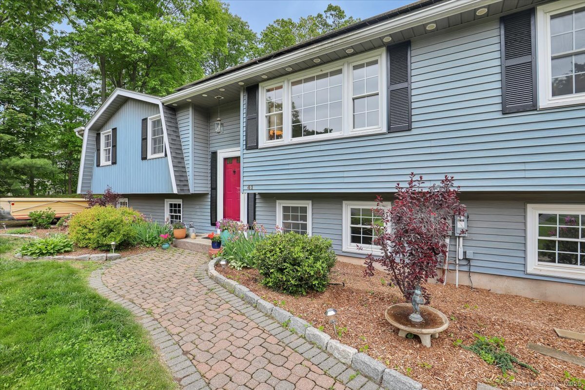 41 Blueberry Circle, Ellington, Connecticut image 1