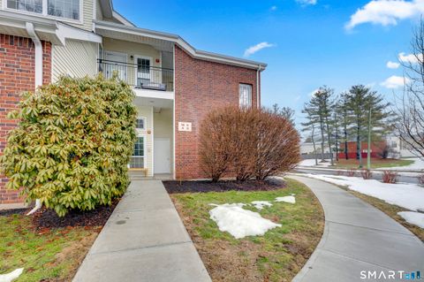 Condo For Sale - 12 Carriage Crossing Lane #12<br/> Middletown, CT 06457