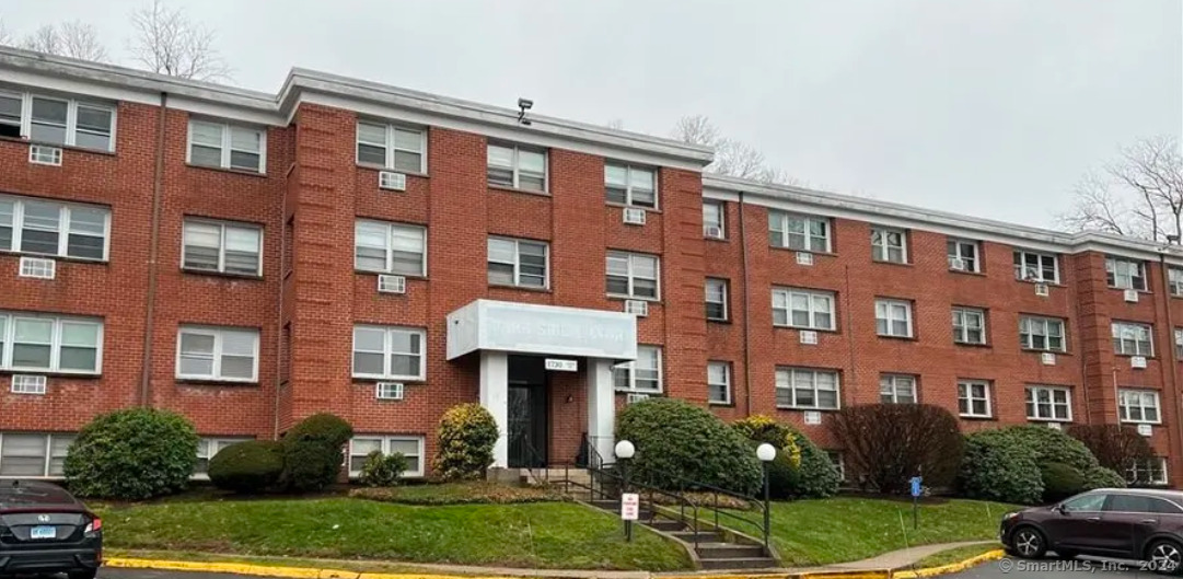 1730 State Street Apt 315, Hamden, Connecticut - 2 Bedrooms  
1 Bathrooms  
4 Rooms - 