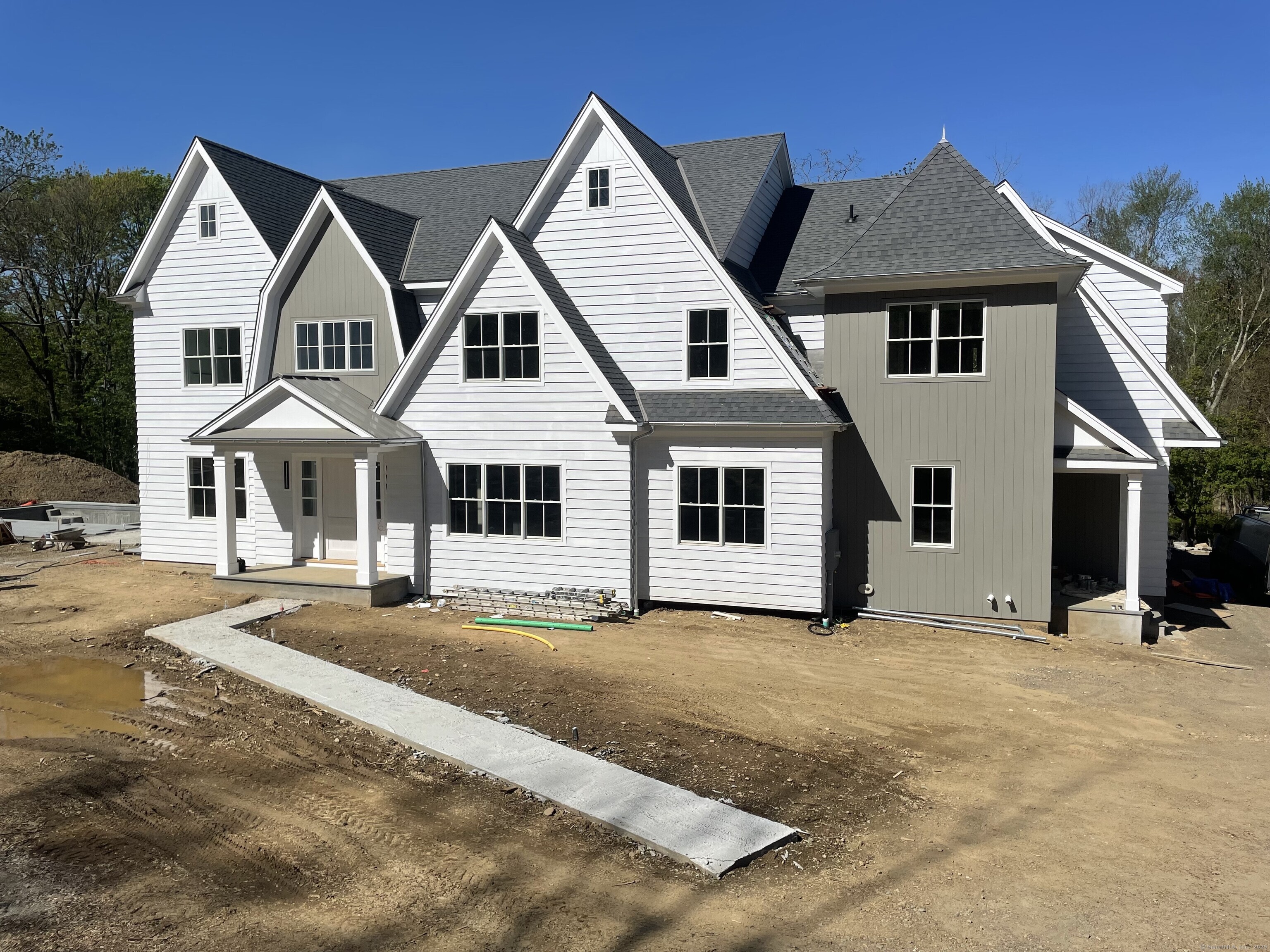 Tierney Lane, Westport, Connecticut - 6 Bedrooms  
8 Bathrooms  
16 Rooms - 